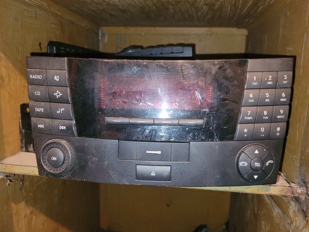 Mercedes W211 radio
