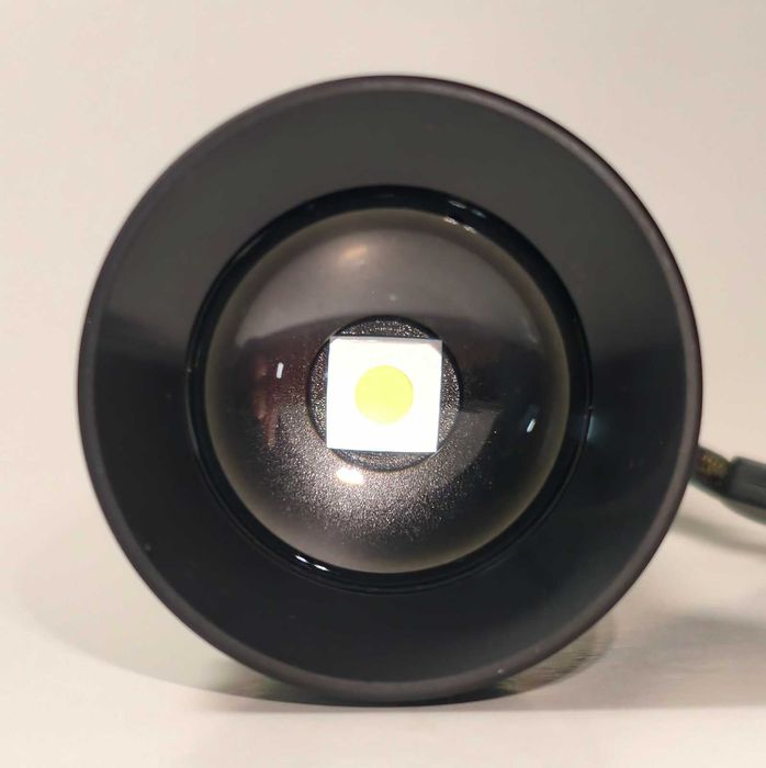 Latarka zoom, zmienna szerokość wiązki, zasięg 1,2km