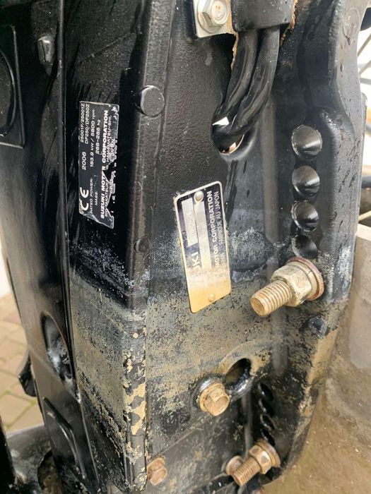 Моторний човен Mirage 660 з каютою і мотором Suzuki 250