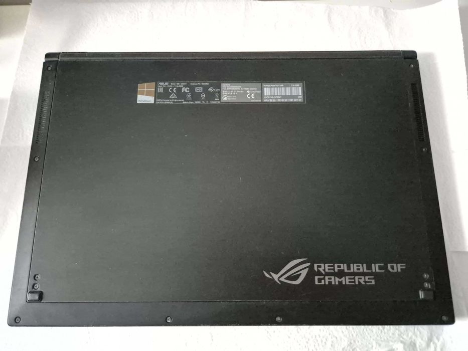 Laptop Asus ROG Zephyrus GX501 (Grafika 1070, intel core i7, 24GB RAM)