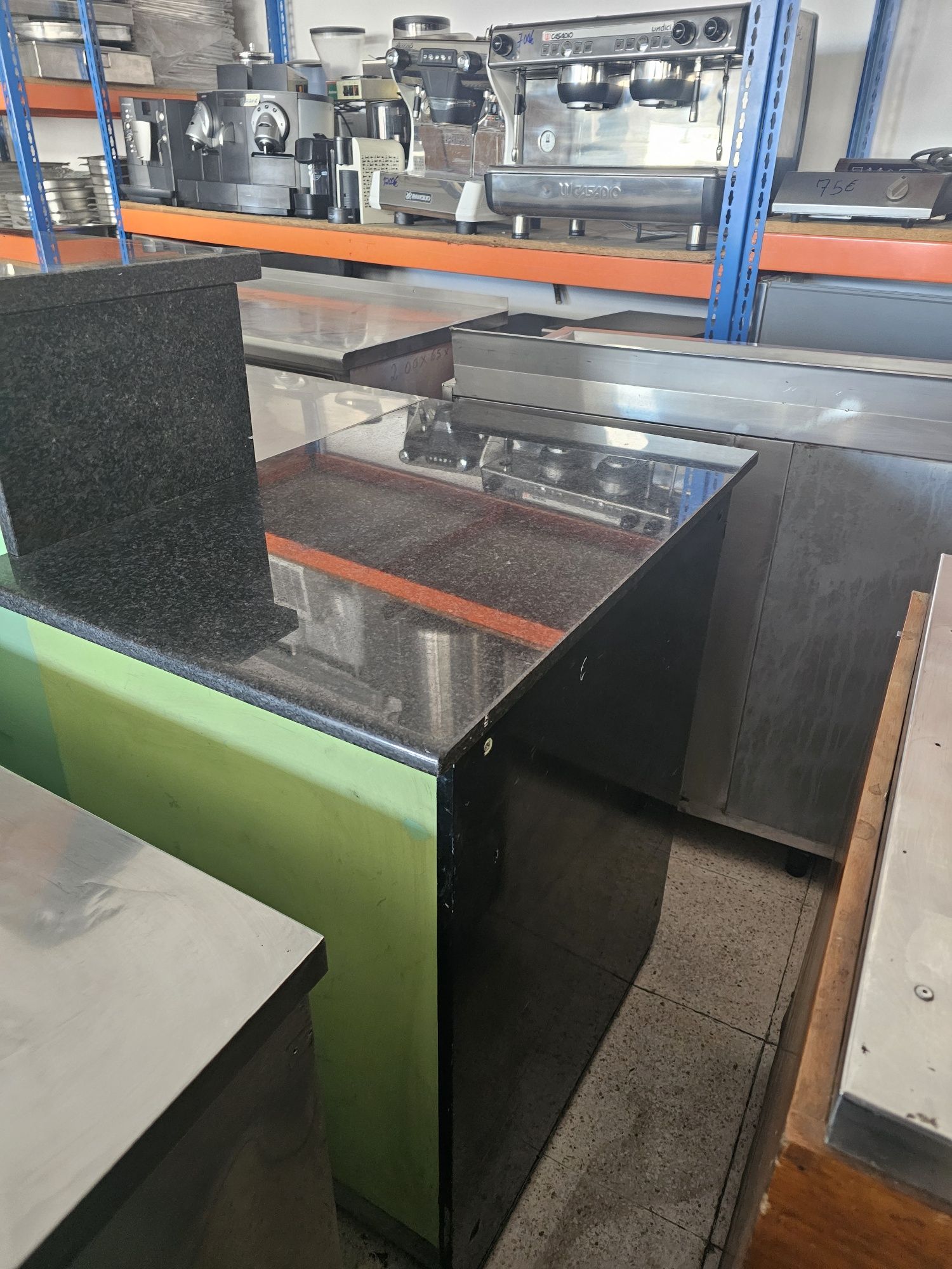 Balcão refrigerado com pedra