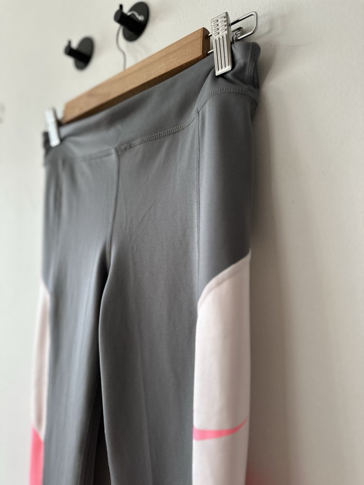 Sportowe leginsy z Nike