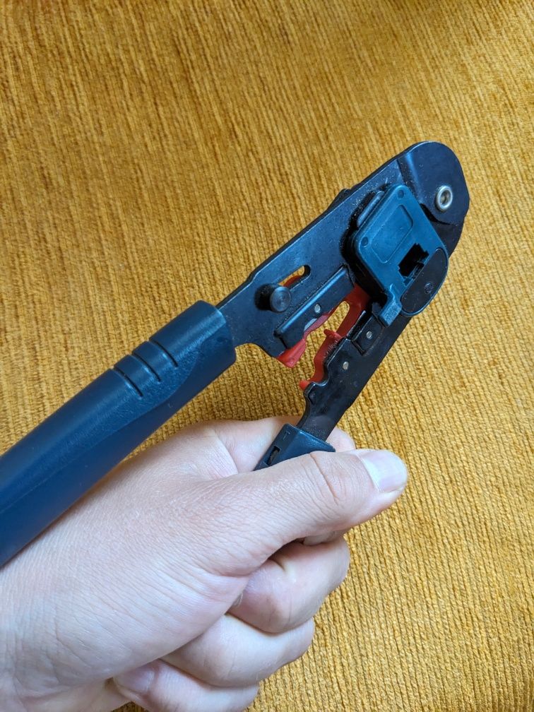 Narzędzie do zaciskania wtyków RJ45 (8P8C) - atex kabla interntowego