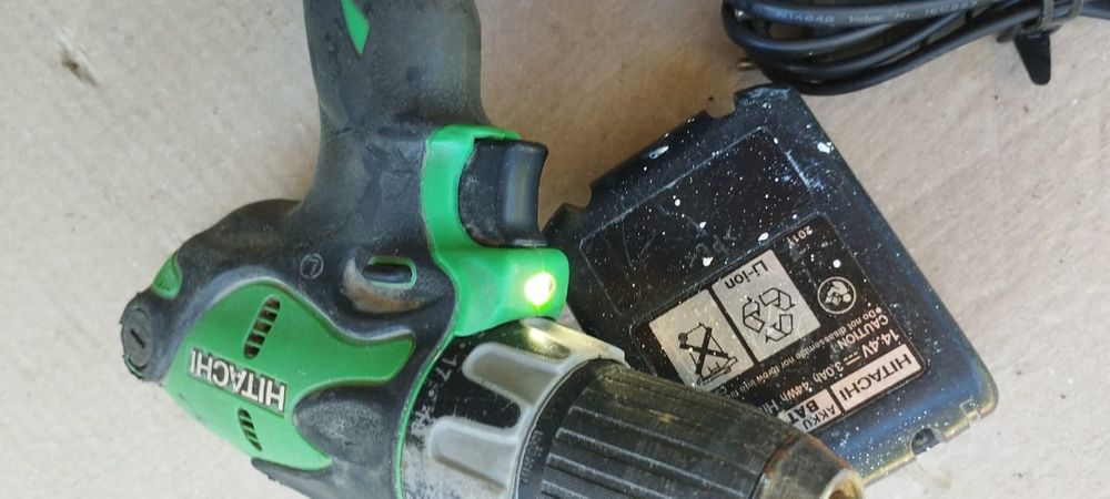 Шуруповерт Hitachi DS18DSL