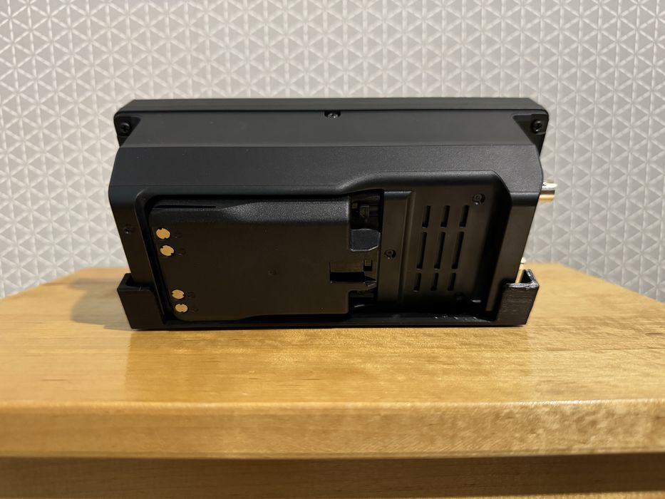 Podstawka na biurko do icom ic-705