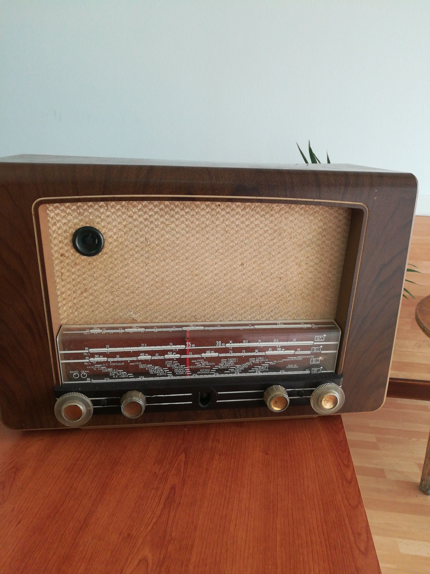 Rádio antigo a válvulas Philips