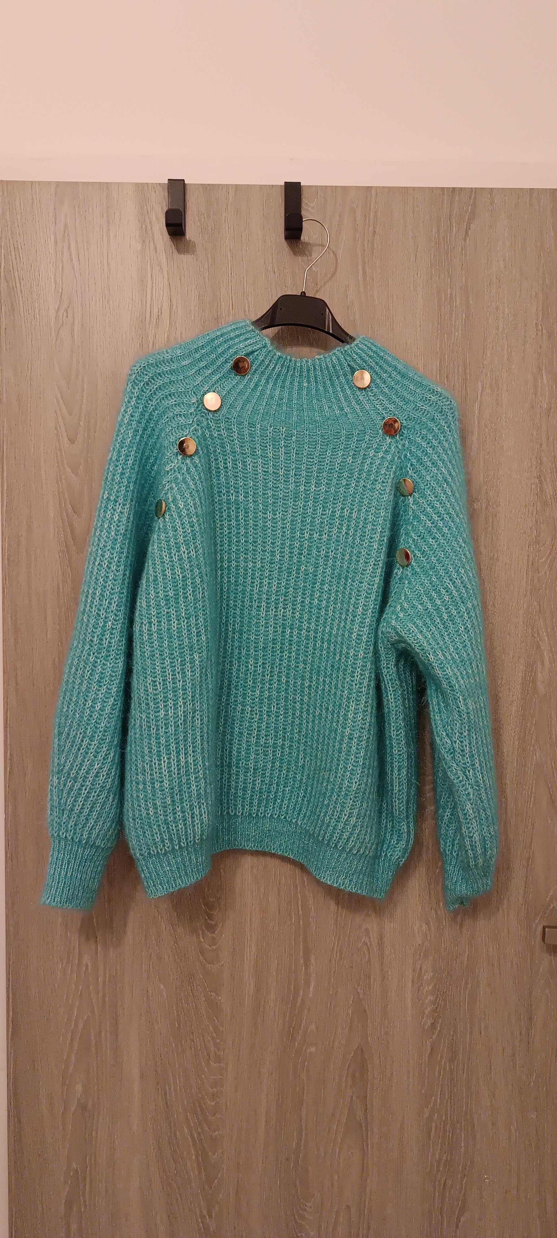 Zielony ciepły sweter