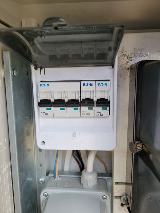 Skrzynka elektryczna budowlana