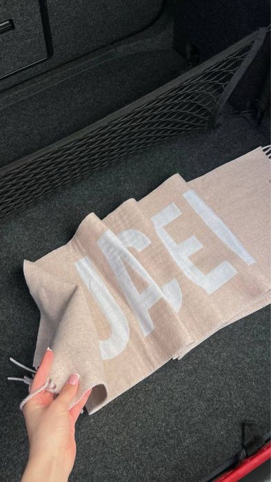 Чорний/бежевий шарф Jacquemus