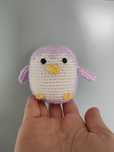 Fioletowy pingwin szyty recznie amigurumi