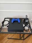 PS4 Slim + pad + stacja dokująca do ładowania dwóch padów  + 8 gier