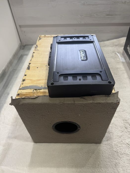 Subwoofer z wzmacniaczem