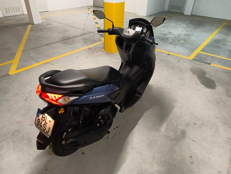 Yamaha NMAX 125CC (COM GARANTIA) + Top case Givi