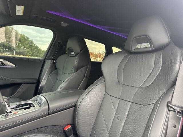 2024    BMW    XM