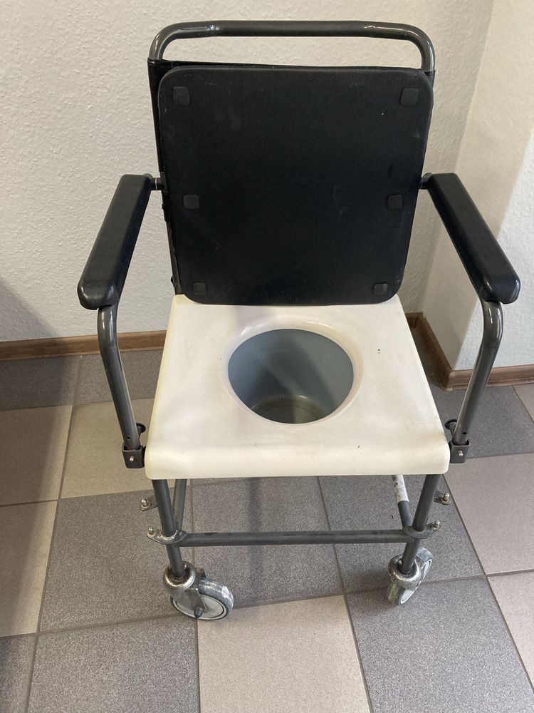 Wózek-toaleta używany