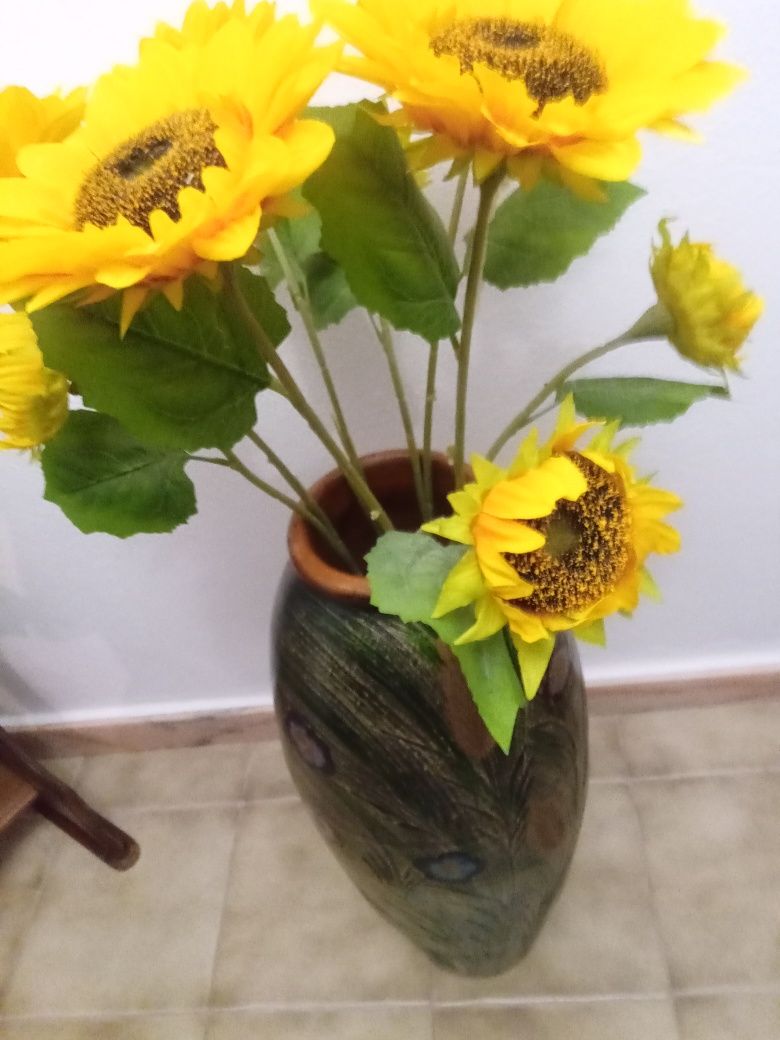 Jarrão em barro pintado á mão com flores