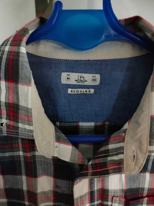 Camisa Vermelha, Azul e Branca