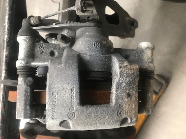 Pinça de travao tras esquerda renault master 3 III rodado duplo