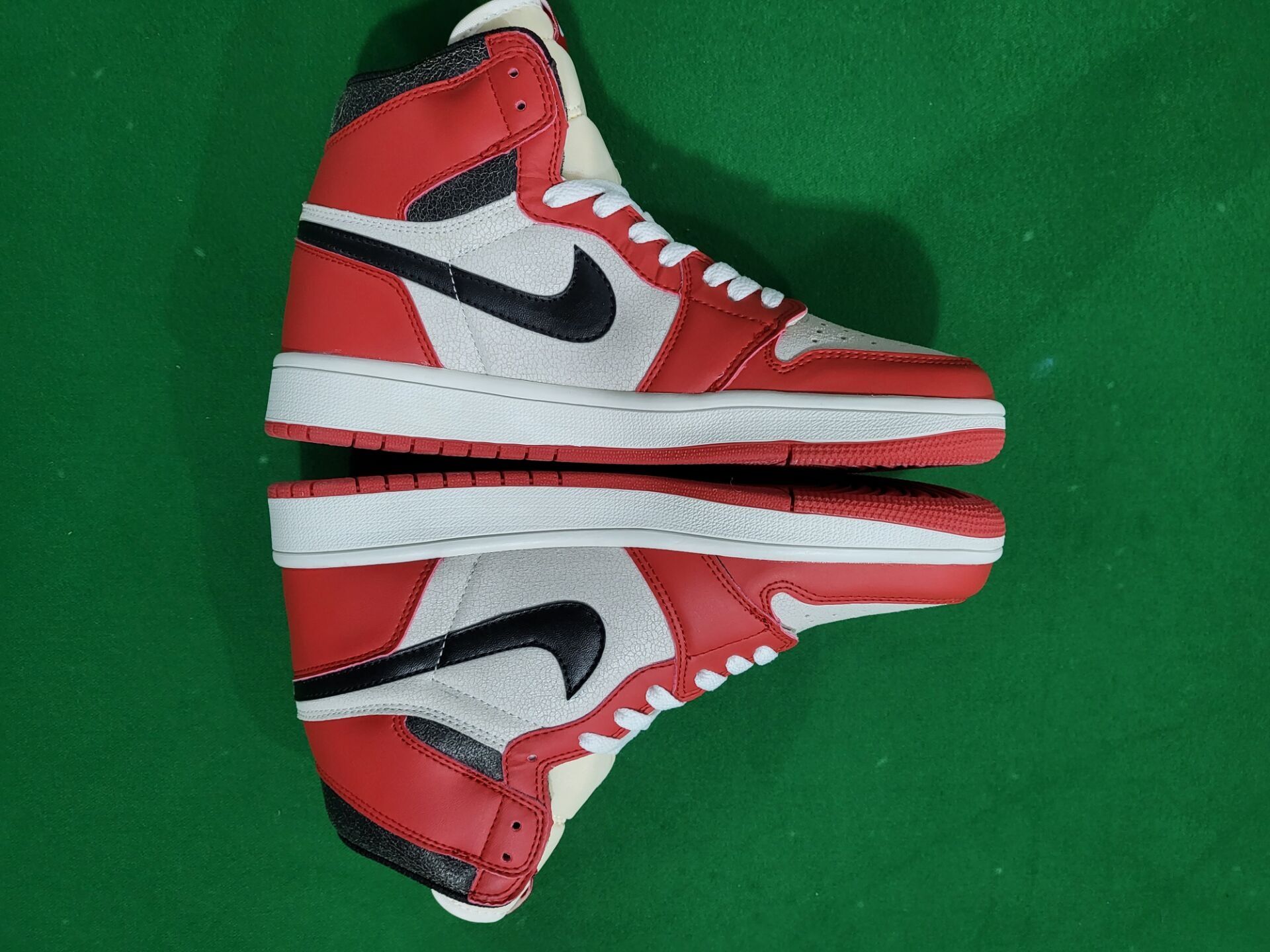 Air Jordan 1 Retro High OG Chicago