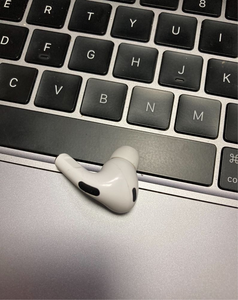 Продам навушник лівий airpods pro не новий