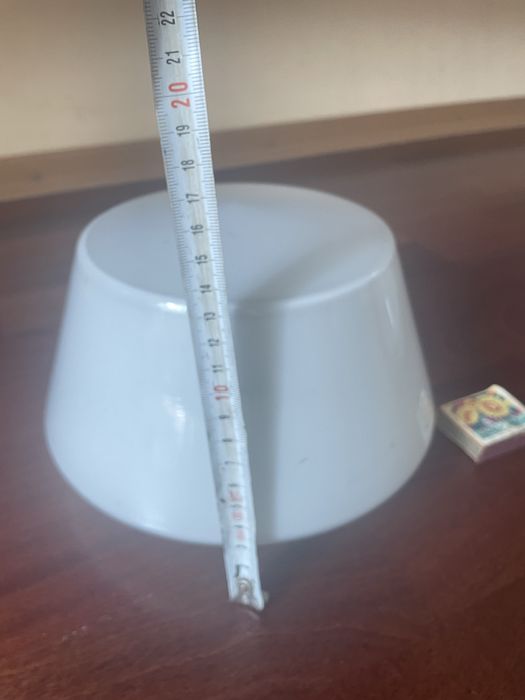 Плафон белый для светилтника  высота 12,5 см диаметр ободка 15 см