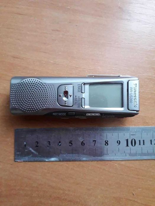 Диктофони портативний рекордер Panasonic RR-QR180