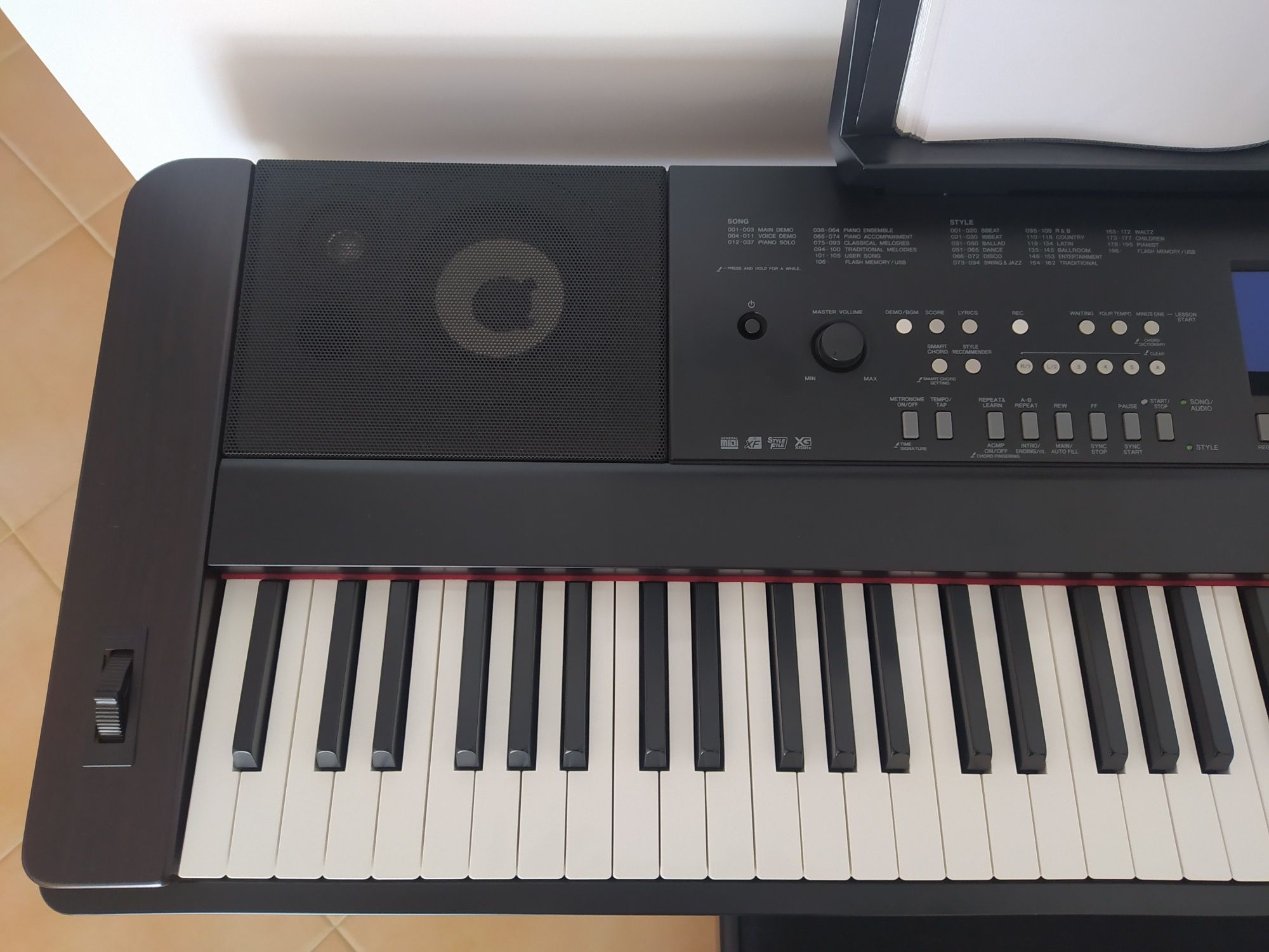 Piano digital Yamaha DGX650