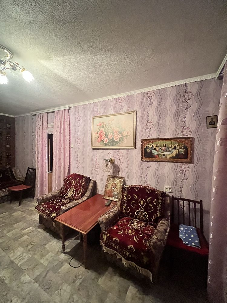 В Продажу 1 к к на Колодязній в житловому  стані