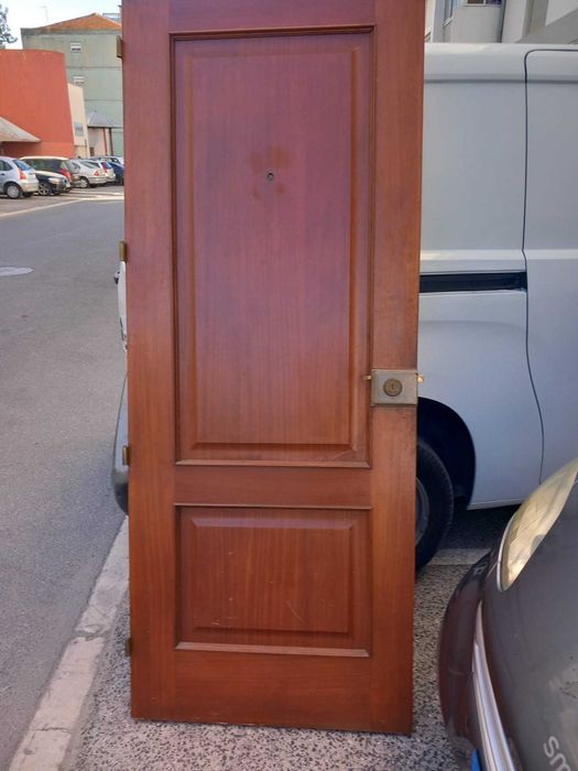 Porta em mogno..