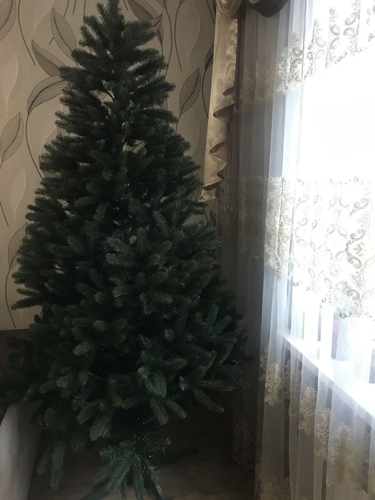 Продам искусственную елку 2,5м.