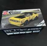 Klocki Mould King 27051 Challenger SRT - model z gablotą