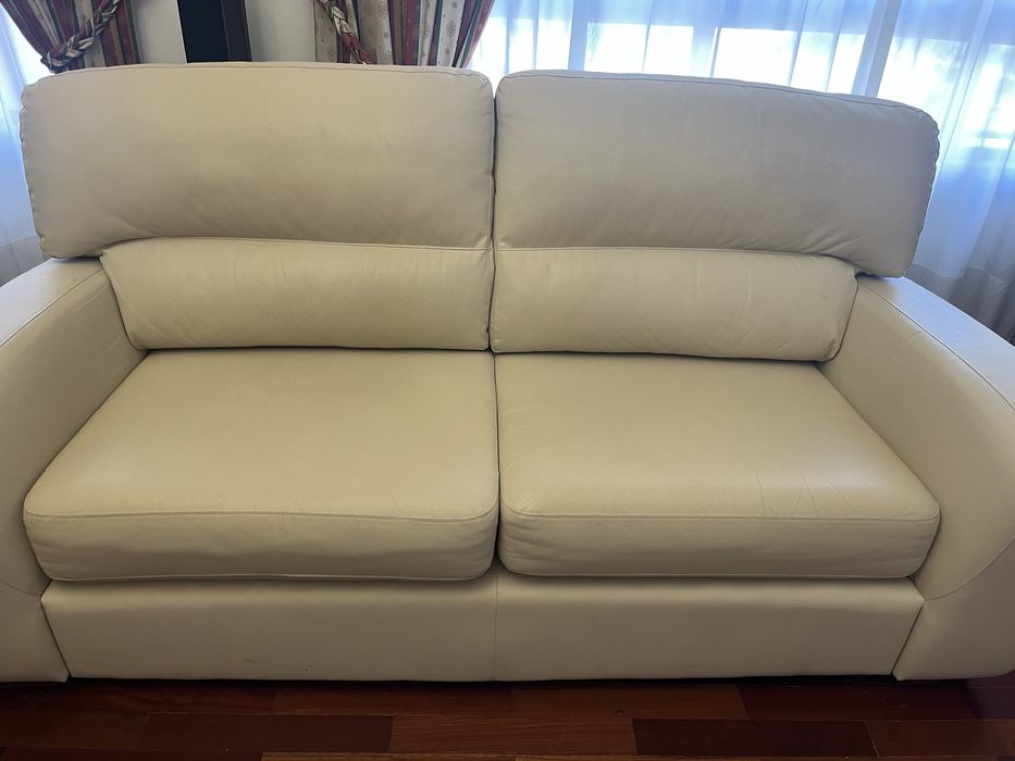 Vende-se Sofa em Pele Sintetica Branco