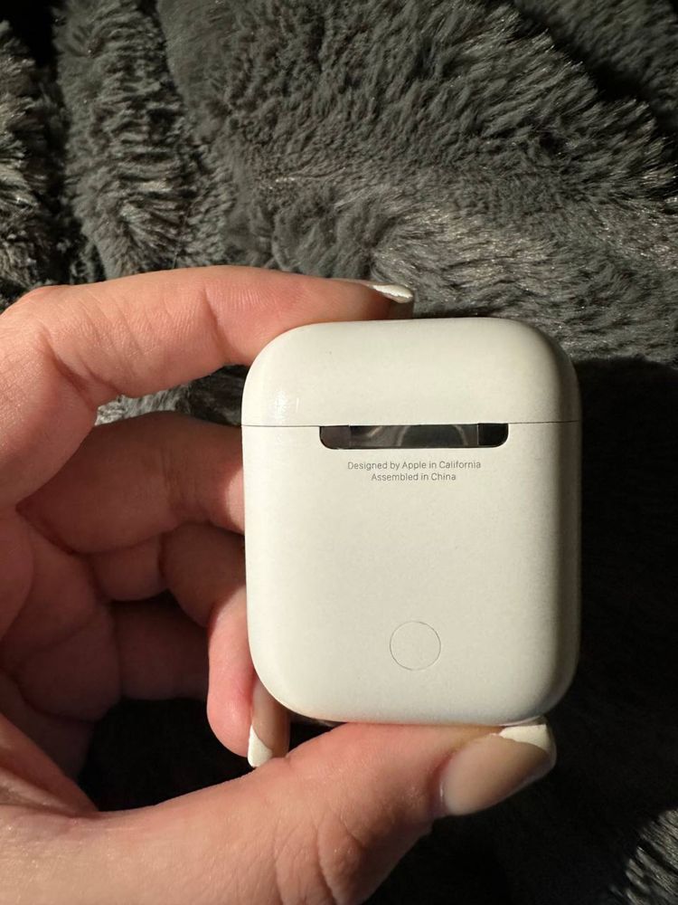 Зарядний Футляр  Apple AirPods 2  із зарядкою