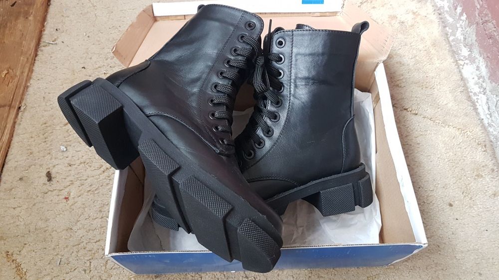 Берцы женские из натуральной кожи.