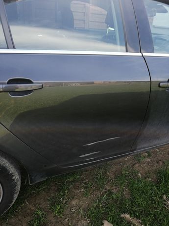 Drzwi prawe tylne. Opel insignia