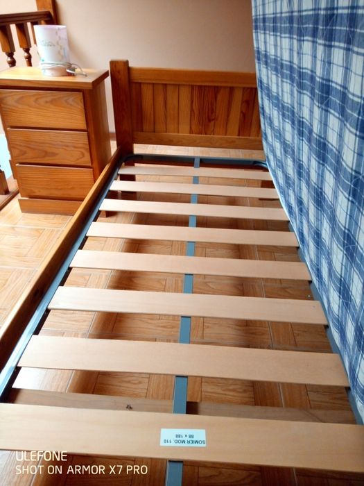 Cama em madeira de crianca