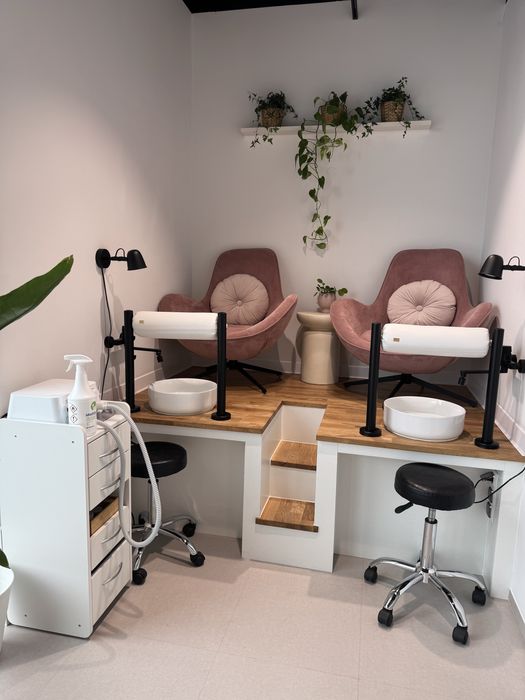 Sprzedam dobrze funkcjonujący salon kosmetyczny, stylizacja paznokci