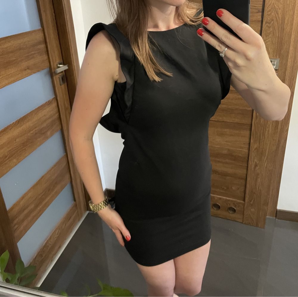 Zara Trafaluc XS mała czarna sukienka mini falbanka