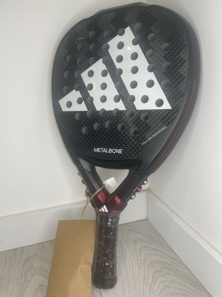 Raquete de Padel Adidas 3.3 vermelha 380€