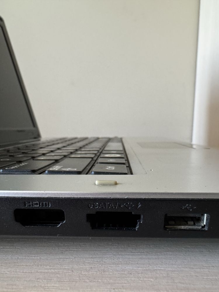 Ноутбук Samsung RV410  в гарному стані