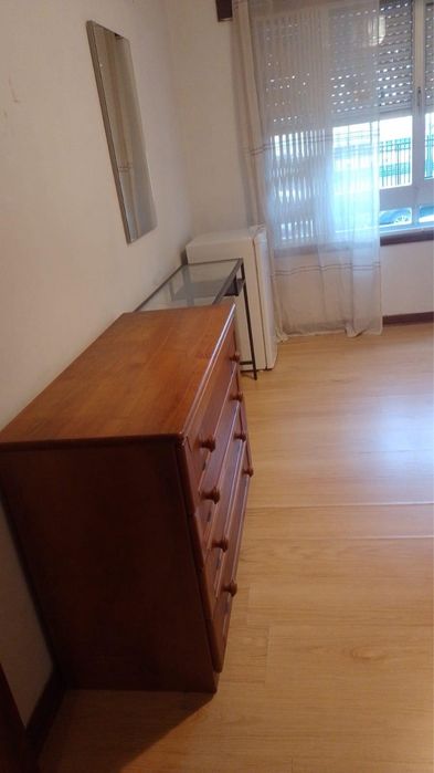 Quarto em GAIA À ESTAÇÃO D jOÃO II