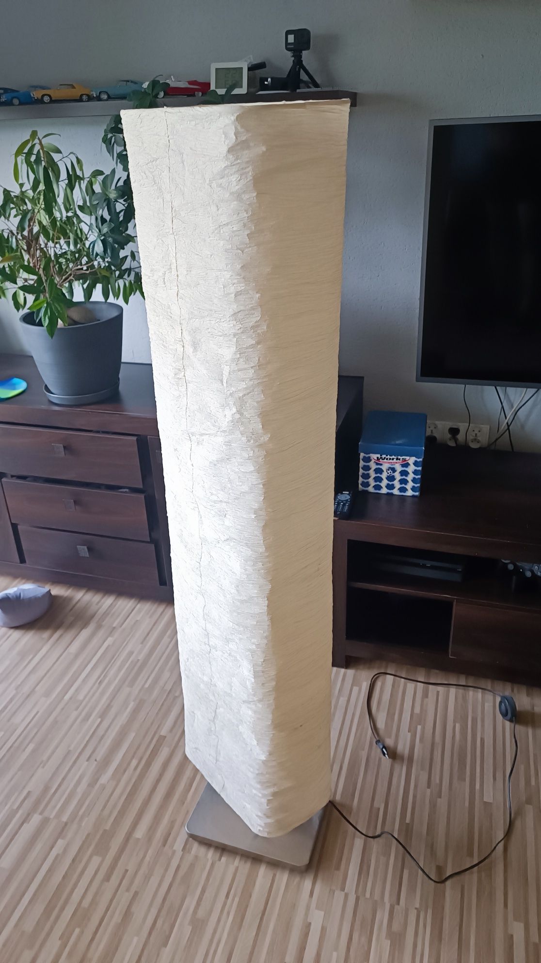 Lampa podłogowa papierowa .