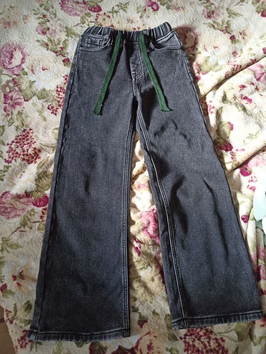 Джинсы на флисе, очень тёплые.