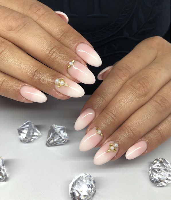 Stylizacja paznokci, manicure, przedłużanie paznokci