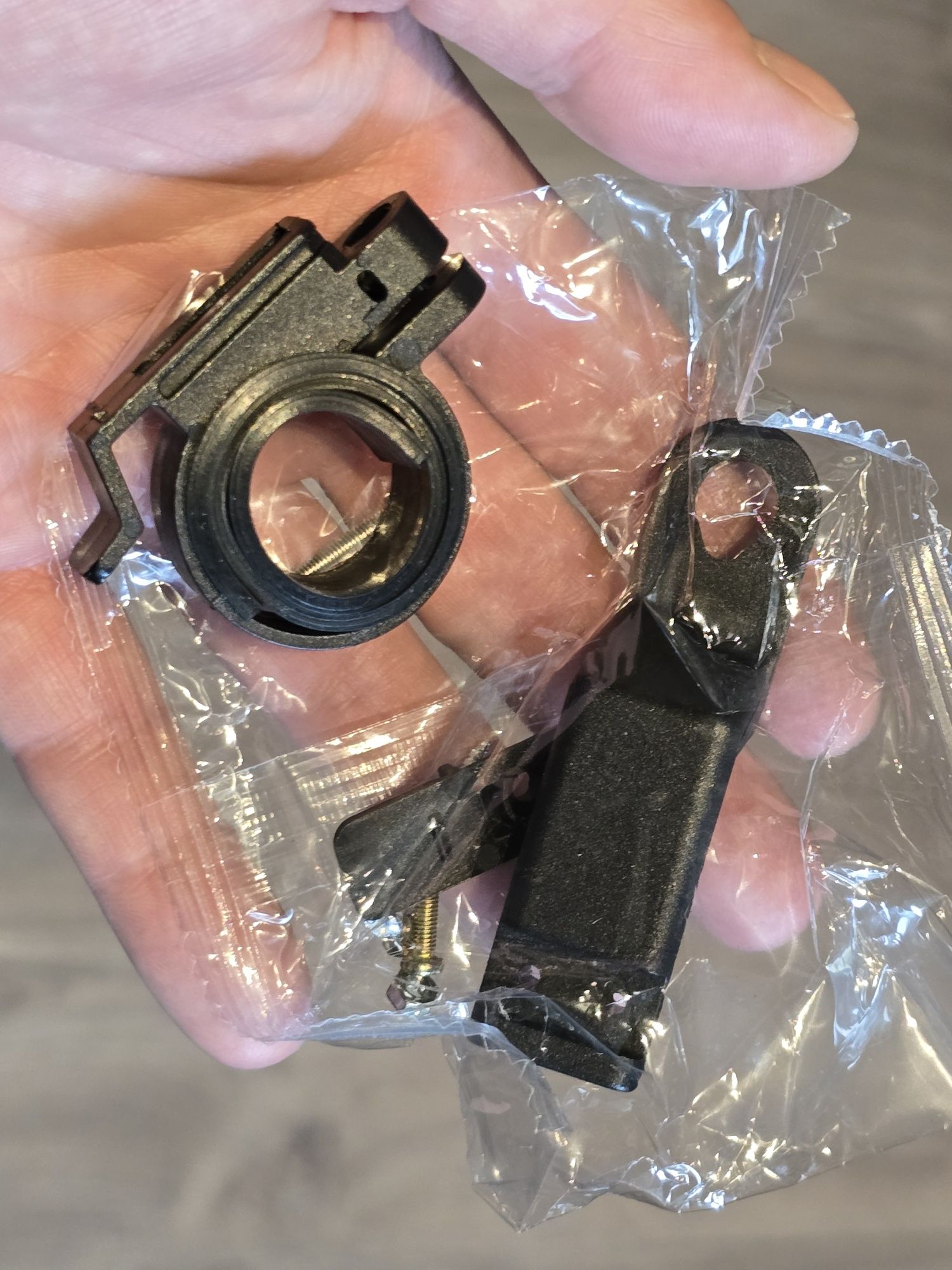 Gniazdo usb i usb-c z wyświetlaczem do motocykla wraz z wiązką i bezp