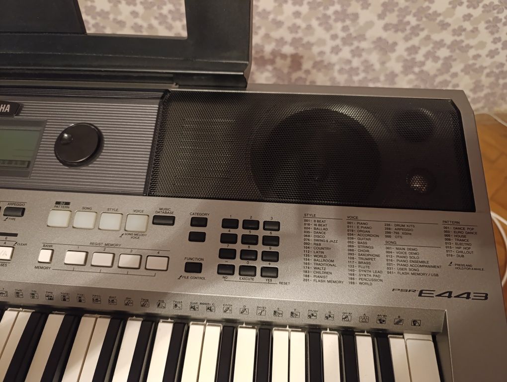 Keybord Yamaha Psr E443