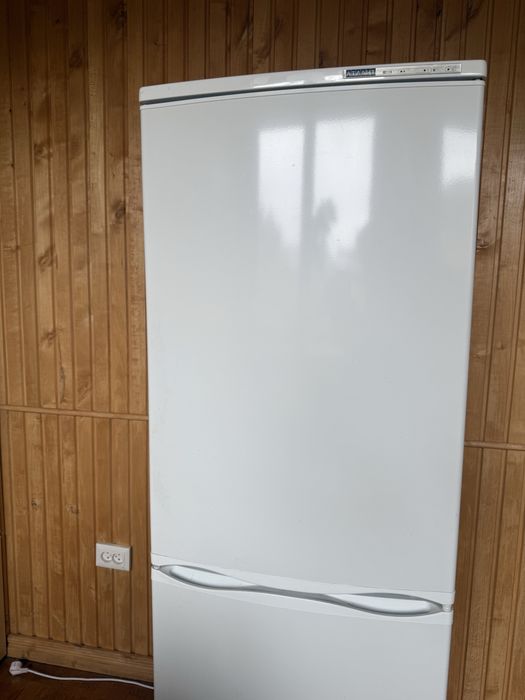 Продам холодильник Атлант