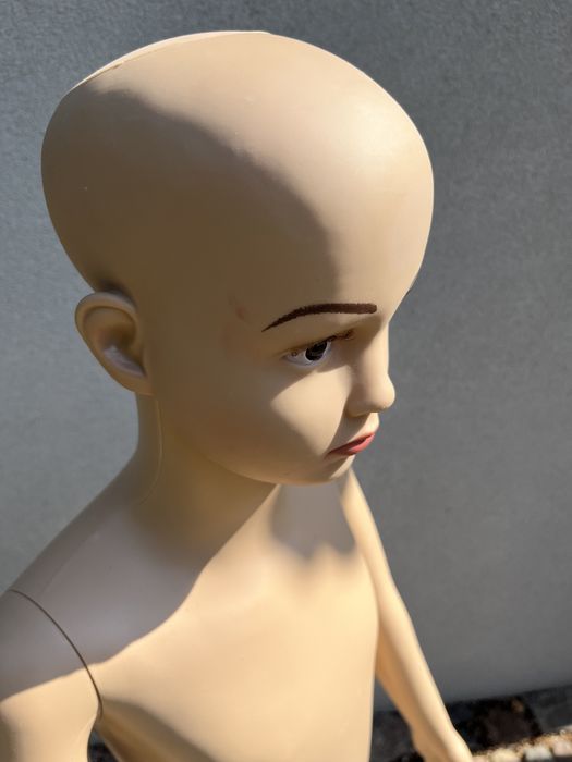 Manekin dziecięcy na szkle, stan idealny