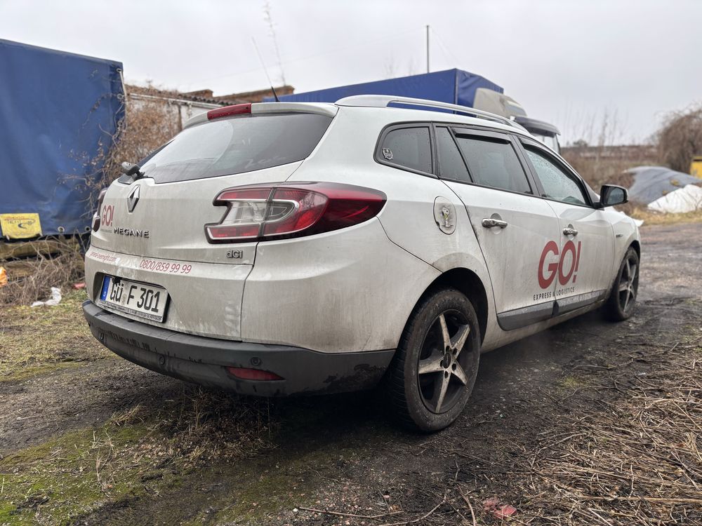 Renault Megane 3 бампер крило капот двері
