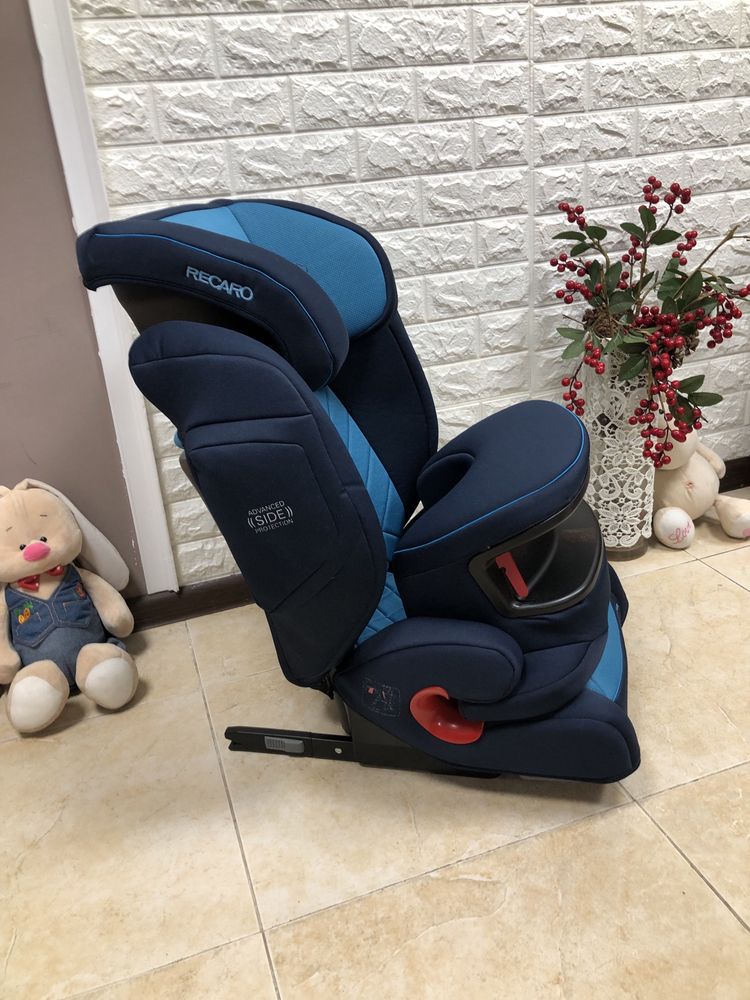 Автокрісло Recaro Monza Nova IS група 1/2/3 (9-36кг) бустер